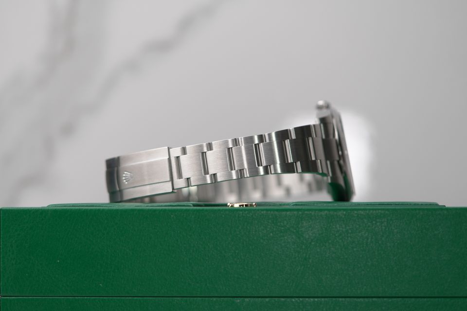 Rolex Oyster Perpetual 124300 Image 2